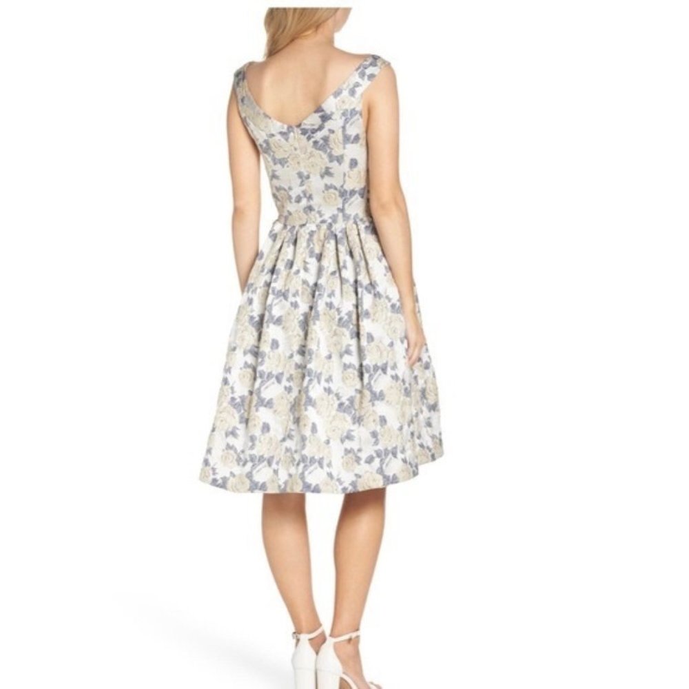 Gal Meets Glam Blue and White Floral Dress - Picture 4 of 15